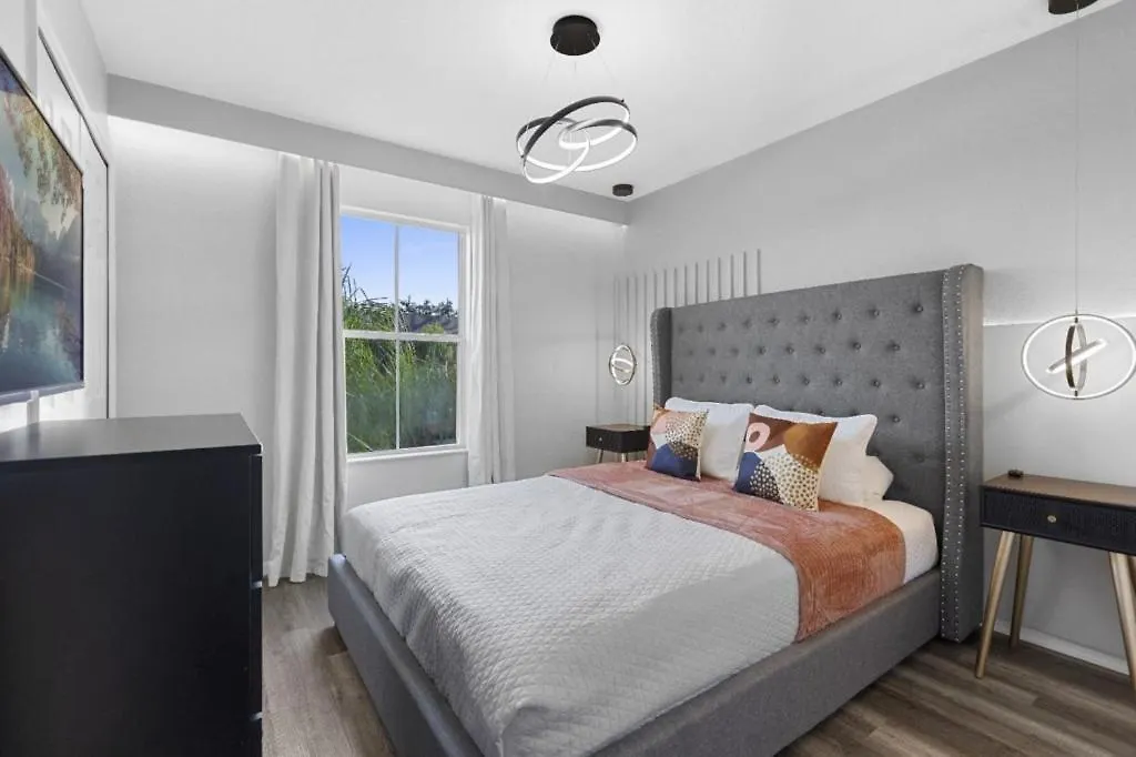 4 Bedrooms- 3 Bathrooms- Regal Palms 2725 Ca Davenport