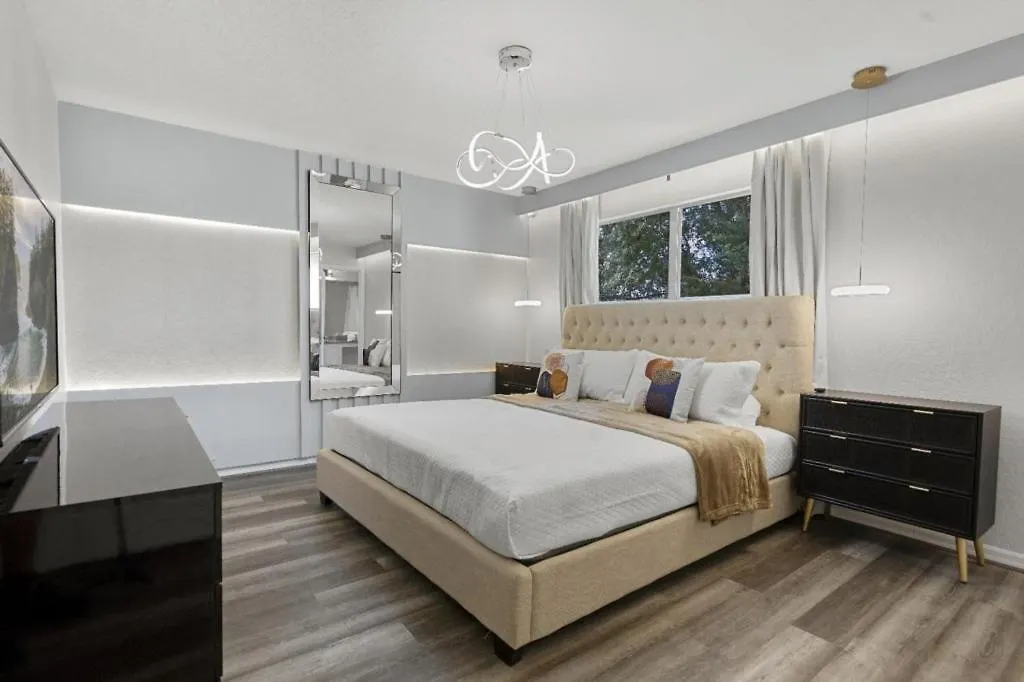 4 Bedrooms- 3 Bathrooms- Regal Palms 2725 Ca Davenport